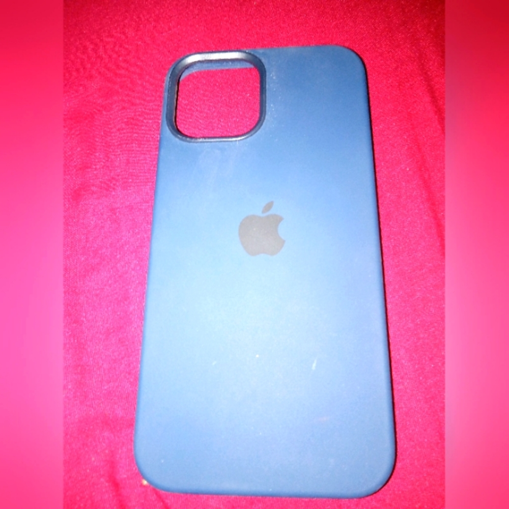 3 iPhone cases and 3 Android phones (FOR PARTS)